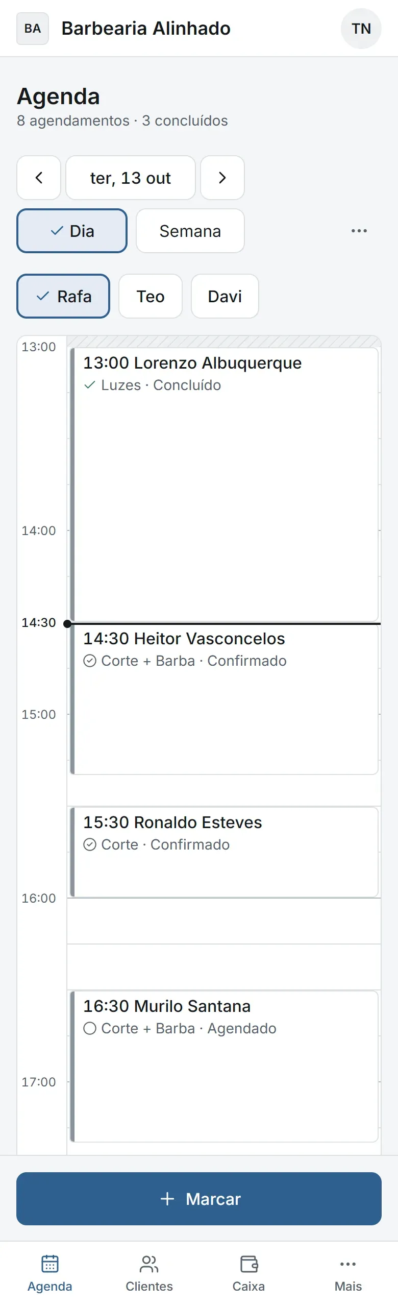Agenda do dia no celular, com os horários de um barbeiro e o botão Marcar